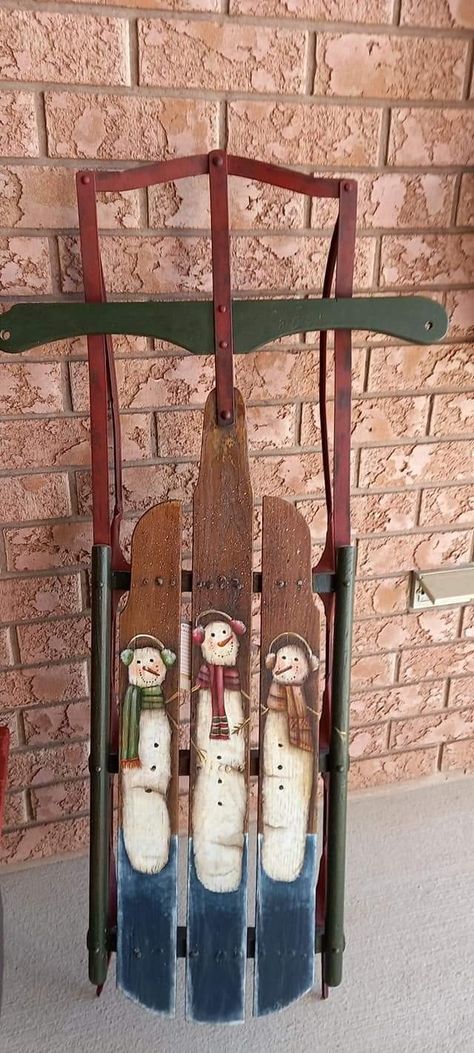 Wooden Sled Painting Ideas, Painted Sleds For Christmas, Painted Sleds, Christmas Sled Decoration, Sled Decor, Christmas Sled, Wood Painting Art, Wood Painting, Outdoor Christmas Decorations