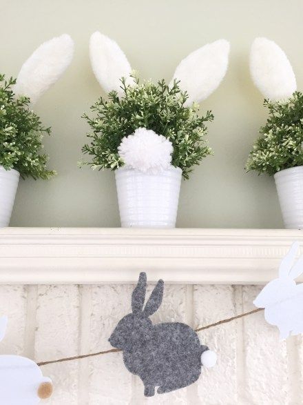 Spring Mantle Decor, Diy Osterschmuck, Dekoratívne Vence, Spring Mantle, Easter Inspiration, Mantel Decor, Easter Crafts Diy, Bunny Tail, Spring Holidays