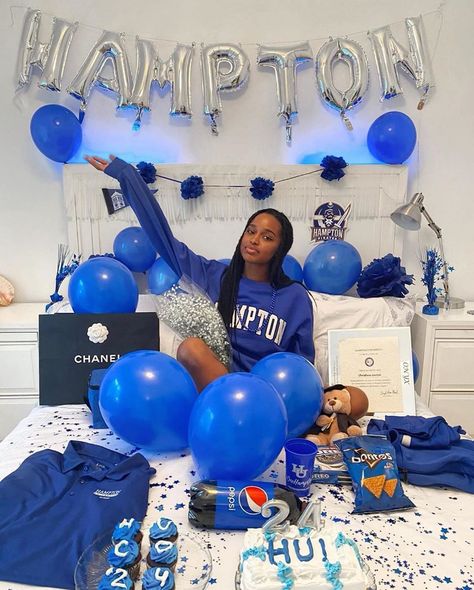 Support Black Colleges ✊🏽 (@supportblackcollege) • Instagram photos and videos. 5/6/20. We are still welcoming all of the newest members of our HBCU family! 🤩 We wanted to feature a few more students that have made their decision to attend an HBCU 😎😄 Let’s show them some love 💕. Trunk Party Ideas College, College Announcements, College Decision, High School Graduation Pictures, Trunk Party, Graduation Images, College Pictures, Boss Moves, College Vision Board