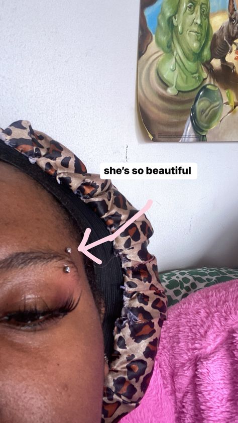 Eyebrows Percinings, Black Women Eyebrow Piercing, Eyebrow Piercing On Black Women, Eye Brow Piercing Aesthetic, Diamond Eyebrow Piercing, Eyebrow Percinings, Eyebrow Piercing Black Women, Eyebrow Peicerings, Dainty Eyebrow Piercing