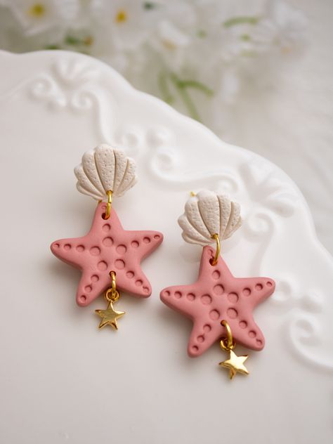 Drop Length: 1.4 in.Colors: Salmon colored Starfish with Cream Textured Shell Post Earring Hardware: 18k Gold-Plated flat postsCare instructionsPlease note that Wild Honey Clay earrings are handcrafted with polymer clay and must be handled with delicate care.Do not bend the earrings. Store them in their box when traveling to ensure protection & do not keep them in direct sunlight. Starfish Clay Earrings, Summer Clay Earring Ideas, Polymer Clay Earrings Summer, Fimo Ideas Jewelry, Polymer Clay Earrings Diy Ideas, Clay Earrings Design, Clay Earrings Diy Ideas, Simple Clay Earrings, Clay Earring Ideas