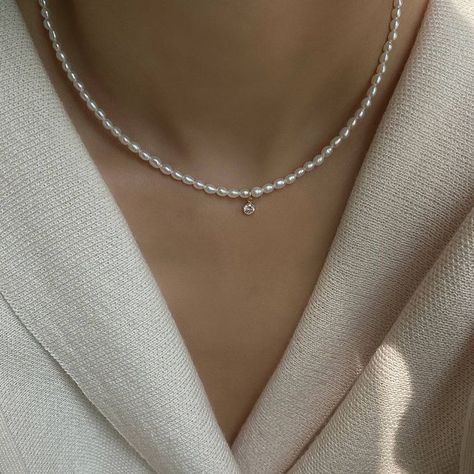 Pretty Pearl Necklace, Jewelry Perl, Subtle Necklace, Small Pearl Necklace, Classic Pearl Necklace, Necklace Stand, White Gold Necklace, Pearls Necklace, Baroque Pearl Necklace