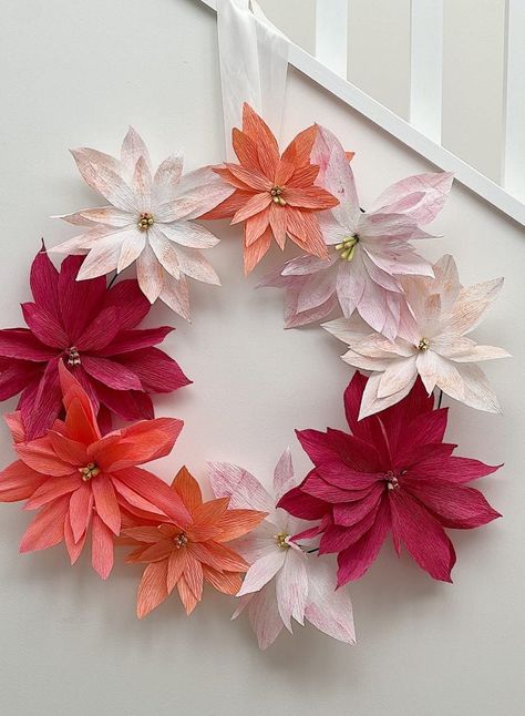 Diy Poinsettia Flower, Christmas Diy Clay, Poinsettia Decorating Ideas, Poinsettia Diy, Diy Poinsettia, Mantel Decor Christmas, Christmas Home Tours, Handmade Christmas Wreaths, Christmas Mantel Decor