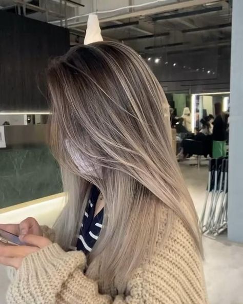 Ash Babylights, Ash Blonde Babylights, Diy Hair Curls, Shatush Hair, Blonde Hair Balayage, Ash Blonde Hair Balayage, Ashy Blonde Hair, Balayage Hair Grey, Blonde Hair With Roots