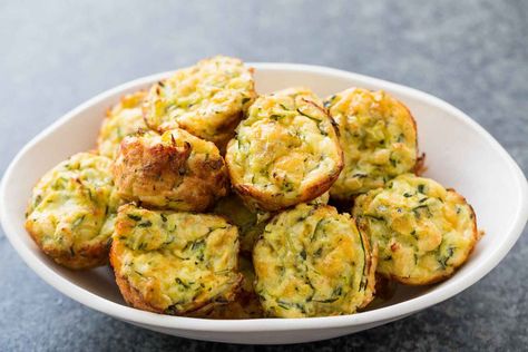 Cheesy baked zucchini tots, perfect for brunch, lunch, or an after school snack! With cheddar, parmesan, lemon, and rosemary. So easy to make and your kids with LOVE them! #kid-friendly #vegetarian Zucchini Garlic Bites, Broccoli Cheddar Bites, Cheesy Broccoli Bites, Garlic Bites, Zucchini Tots, Broccoli Bites, Zucchini Bites, Cheesy Broccoli, Cheesy Zucchini