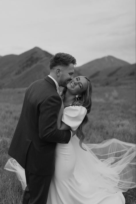 Wedding Pictures In Mountains, Bridal Photos Mountains, Mountain Wedding Suit, Wedding Pictures Mountains, Wedding Photos Mountains, Green Wedding Photos, Wedding Dress Puff Sleeve, Bridal Pic, Grooms Suits