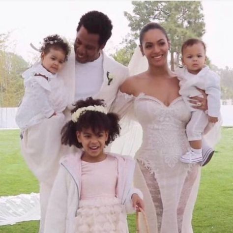 Beyonce Wedding, Beyonce Family, Beyonce 2013, Blue Ivy Carter, Carter Family, Beyonce Knowles Carter, Beyonce Style, Travis Barker, Ocho Rios