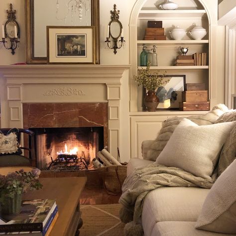 Hometown Living Room, Book Wall Living Room, Arch Between Kitchen And Living Room, English Homes Interiors, Warm Family Room, Beautiful Homes Interior, Living Room Country, Brownstone Interiors, Winter Living Room