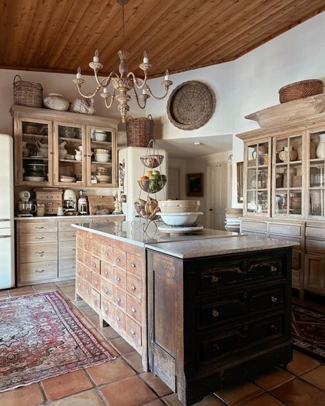 Vintage Finds Antique Wood Furniture, Antique Warehouse, Unfitted Kitchen, Vintage Porch, Faux Brick Walls, Freestanding Kitchen, French Kitchen, Antique Kitchen, Antique Wood