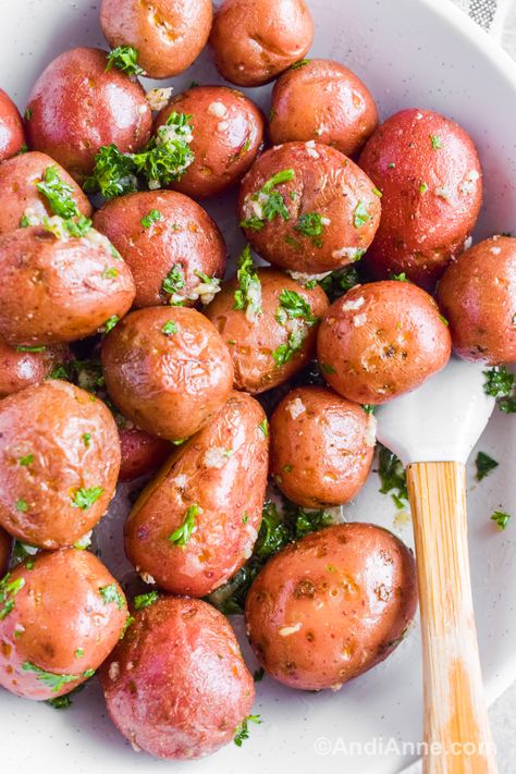 How To Microwave Potatoes Microwave Small Potatoes, Cooking Potatoes In Microwave, Microwave Red Potatoes Recipe, How To Cook Potatoes In The Microwave, Red Potatoes In Microwave, Microwave Baby Potatoes, Microwave Potato Recipes, Mini Red Potatoes Recipes, Red Potatoes Microwave