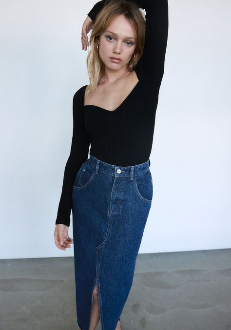 13 Denim Midi Skirts To Wear Now | sheerluxe.com Denim Midi Skirt Outfit, Jean Midi Skirt, Jean Zara, Rok Outfit, Denim Skirt Fashion, Long Jean Skirt, Skirt Inspiration, Midi Skirt Outfit, Denim Skirt Outfits