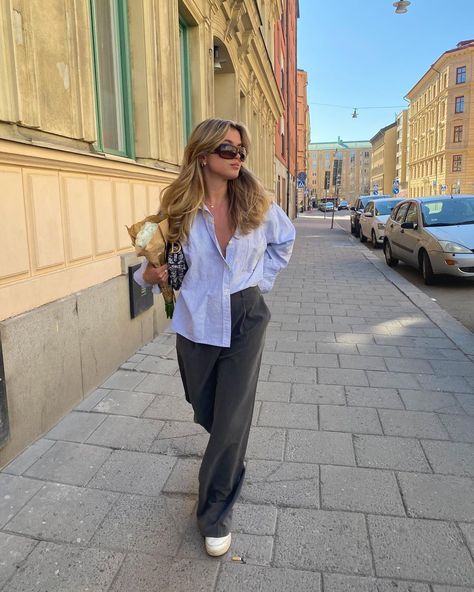 MATILDA DJERF on Instagram: “highlight of your day? 😬 mine was leaving the house without a jacket for the first time in months hehe it’s the small things for me” Grey Pants Outfit, Matilda Djerf Style, Wide Leg Pants Outfit, Leg Pants Outfit, Trouser Outfit, Matilda Djerf, Oufits Casual, Grey Trousers, Stockholm Fashion