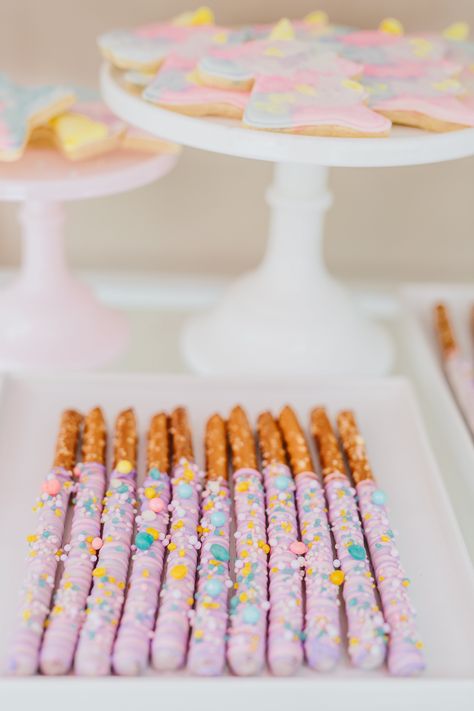 Unicorn 4th Birthday Party, Unicorn 4th Birthday, Unicorn Party Food, Rainbow Unicorn Birthday Party, Unicorn Desserts, Unicorn Birthday Party Decorations, Birthday Snacks, Desserts Cookies, 4th Birthday Party