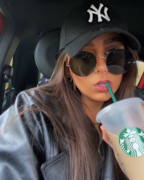 Selfie With Coffee Ideas, Starbucks Selfie, Poetic Aesthetic, A Pic, Picture Ideas, Sunglasses Women, Take A, Take That, Sunglasses