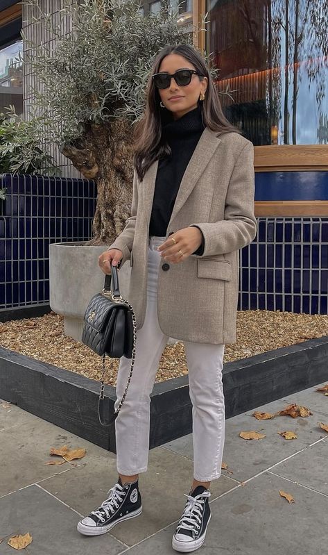 Monochromatic Outfit Fall 2023, Black Converse Business Outfit, California Cool Fashion, Looks Jeans, Outfits With Converse, Mode Casual, Casual Friday, Casual Work Outfits, Mode Inspo