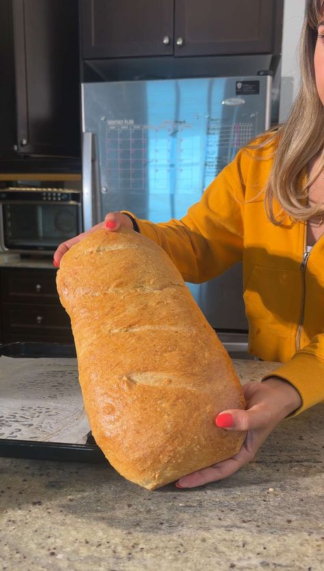 6 ingredient italian bread loaf! Easy Hot Dog Buns, Italian Loaf, Bread Types, Italian Bread Recipes, Dorm Food, Bread Rolls Recipe, Bread Homemade, Ciabatta Bread, Bread Loaf