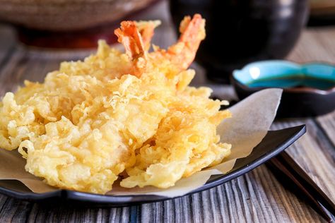 How to make quick and easy authentic Japanese tempura batter with excellent results. The recipe requires only three ingredients: egg, water, and flour. Tempura Batter Recipe, Tempura Flour, Tempura Recipe, Recipes Shrimp, Tempura Batter, Shrimp Tempura, Reuben Sandwich, Batter Recipe, Clam Recipes