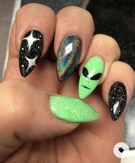 Space Gel Nail Designs, Alien Gel Nails, Alien Aesthetic Nails, Neon Alien Nails, Cryptid Nail Art, Witchie Nails, Alien Nails Design Short, Blacklight Nails Design, Halloween Alien Nails