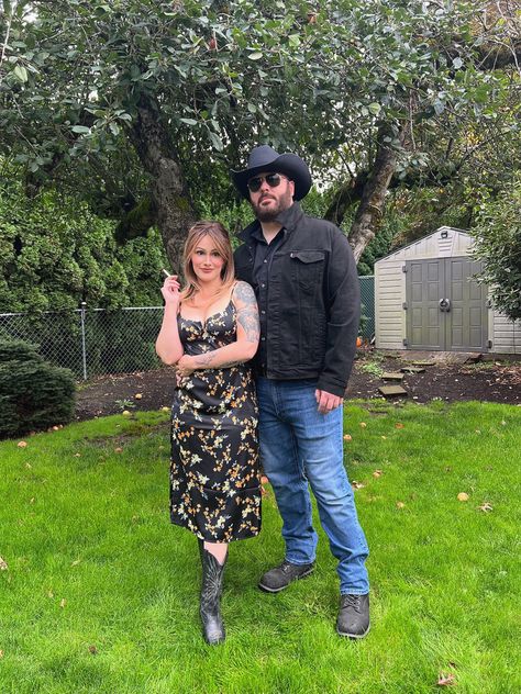 Halloween costume Beth Dutton and Rip from tv show Yellowstone Rip And Beth Halloween Costume, Beth Dutton And Rip, Yellowstone Show, Rip And Beth, Beth Dutton, Couples Costume, Couples Costumes, Costume Ideas, Halloween Costume