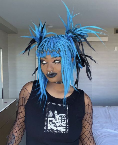 Punk Style Hairstyles, Black Emo Hairstyles, Alternative Braid Hairstyles, Emo Box Braids, Black Punk Hairstyles, Emo Braids, Edith Victoria, Blue Braiding Hair, Cyberpunk Hairstyles