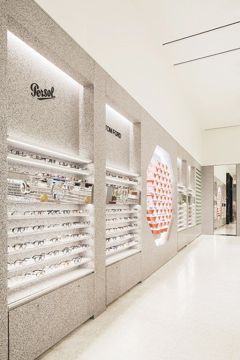 Glasses Shop Design, Wall Display Design, Eyewear Shop Design, Eyewear Retail, Perimeter Wall, Display Shelf Design, Merchandise Display, Eyewear Store Design, Shoe Store Design