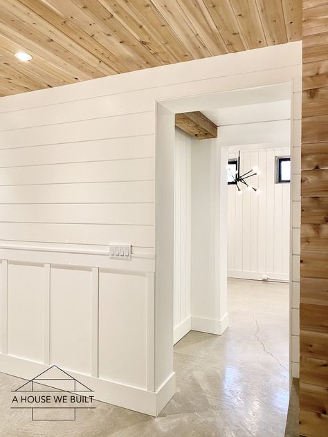 Shiplap Room, Shiplap Living Room, Installing Shiplap, Shiplap Wall Diy, Shiplap Walls, Interior Minimalista, White Shiplap, Ship Lap Walls, Basement Remodeling