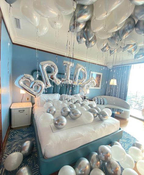 BRIDE BALLOON KIT Bach Party Decor Word Balloons Maximalist - Etsy Bride Hotel Room Decorations, Bride Bedroom Decoration, Bride To Be Party Decoration Ideas, Wedding Night Room Decorations Romantic, Bride Room Decoration Ideas, Bach Party Decor, Bride To Be Decoration Ideas, Floor Balloons, Word Balloons