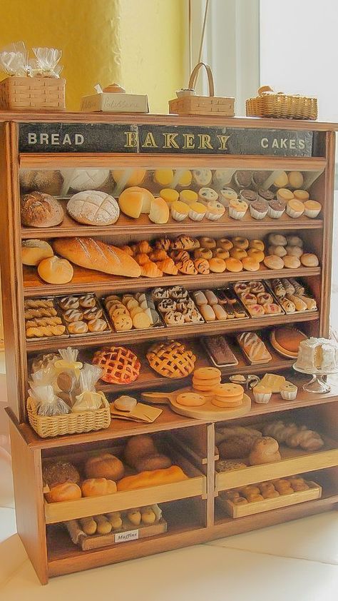 Bread Display Bakery, Bakery Outlet, Bread Store, Bread Display, Bakery Shop Design, Bakery Store, Bakery Design Interior, Bread Shop, How To Store Bread