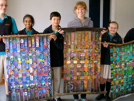 Outdoor Elementary Art Projects, Large Collaborative Art Project, Collaborative Art Projects For Adults, Collaborative Weaving, Adult Arts And Crafts Projects, Group Art Projects For Kids, Elementary School Art Projects, Woven Painting, Sofia Minson