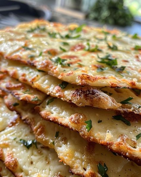 Served this to my friends and none of them guessed it was low carb! Low Carb Flat Bread Recipe, Good Keto Meals, Low Carb Flatbread Recipes, Riccota Cheese Keto Recipes, Cottage Cheese Bread Low Carb, Low Carb High Protein Appetizers, Keto Flat Bread Recipes, Cottage Cheese Flat Bread Recipes, Healthy Flatbread Recipes Low Carb