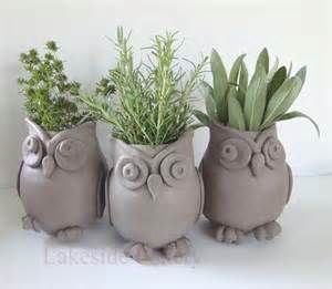 hand built pottery projects for adults - - Yahoo Image Search Results Owl Planter, Owl Vase, Beginner Pottery, Cerámica Ideas, Tanah Liat, Slab Pottery, Hand Built Pottery, Pinch Pots, Pottery Classes