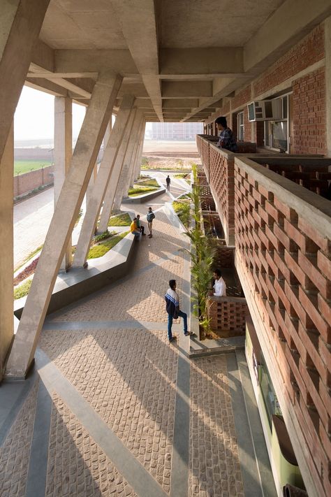 Ramps Architecture, Solar Chimney, Hostels Design, Campus Design, Passive Design, Zero Energy, Vernacular Architecture, Architecture Design Concept, Residential Complex