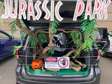 Trunk Or Treat Dinosaur Theme, Jurassic Park Truck Or Treat, Truck Or Treat Jurassic Park, Dinosaur Truck Or Treat, Trunk Or Treat Jurassic World, Goosebumps Trunk Or Treat, Jurassic Trunk Or Treat, Dino Trunk Or Treat Ideas For Cars, Jurrasic Park Trunk Or Treat Diy