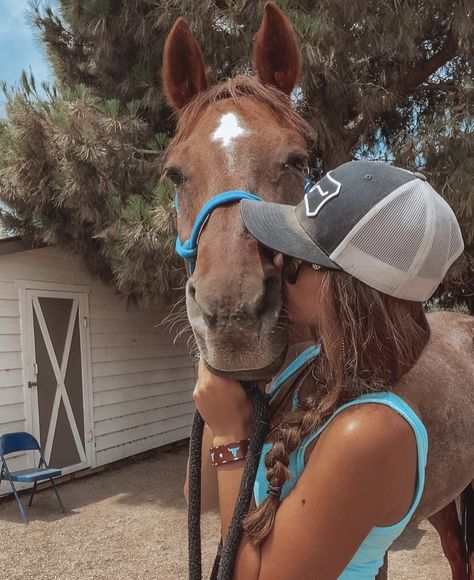 Cute Pictures With Horses, Cute Photos To Take With Your Horse, Horseback Riding Photos, Cute Pictures To Take With Your Horse, Photos To Take With Your Horse, Pictures With Your Horse, Cowgirl And Horse Photography, Ainsley Aesthetic, Pictures To Take With Your Horse