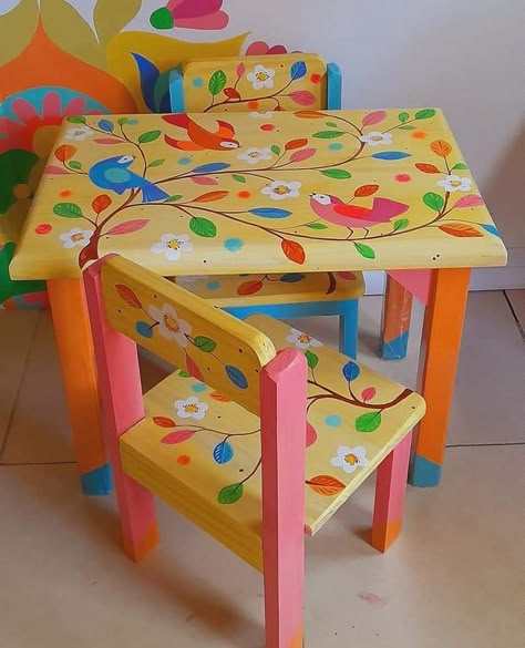 Round Kids Table, Paint Kids Table, Painted Kids Chairs, Kids Dining Table, Painted Shower Tile, Painted Table Tops, Painted Rocking Chairs, Toddler Painting, Repainting Furniture