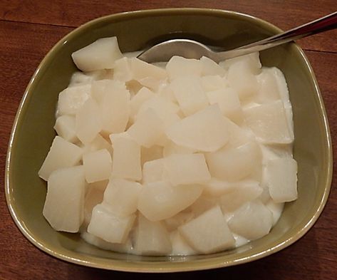 Old-fashioned Creamed Turnips – A Hundred Years Ago Creamed Turnips, How To Cook Turnips, White Gravy Recipe, White Cream Sauce, Turnip Recipes, Alice Springs Chicken, White Gravy, Roasted Vegetable Recipes, Stir Fry Dishes