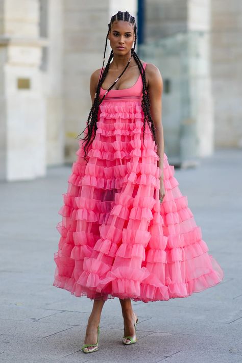 Pink Dress Street Style, Pink Style Aesthetic, Pink Street Style, Madonna Material Girl, Paris Fashion Week 2023, Hot Pink Handbags, Tulle Outfit, Hot Pink Hat, Paris Couture Week