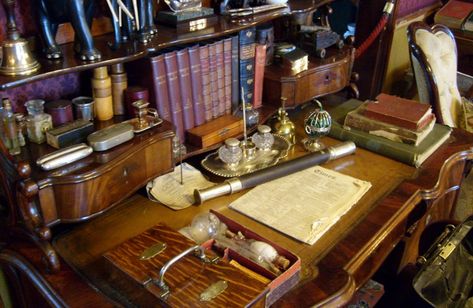 Victorian Study, Museum Studies, Victorian Aesthetic, Sir Arthur Conan Doyle, 221b Baker Street, Conan Doyle, Home Libraries, Baker Street, Home Library