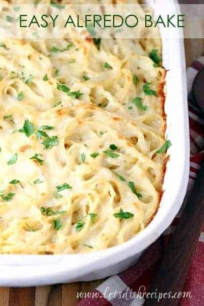 EASY ALFREDO BAKE -- Classic Alfredo sauce is combined with linguine and baked to perfection in this crowd-pleasing recipe! If you're looking for a simple, easy dish that the whole family will love, look no Spaghetti With Alfredo Sauce, Spaghetti With Alfredo, Best Pasta Bake Recipe, Fetuccini Alfredo, Classic Alfredo Sauce, Alfredo Pasta Bake, Easy Alfredo, Alfredo Bake, Zoodle Recipes