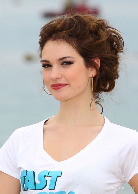 Lily James Brunette, Lily James Hair, Aishwarya Rai Photo, Dark Brows, Runway Hair, Lily James, Pale Skin, Wedding Makeup, Pretty People