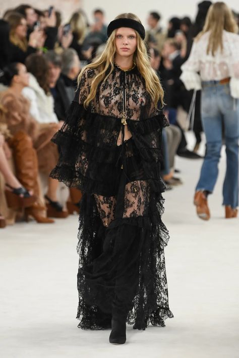 Outfit Nero, Chloe Fashion, Fall Winter Fashion Trends, Estilo Hippie, Moda Paris, Fashion Trends Winter, Fashion Show Collection, Lace Maxi Dress, Fall 2024