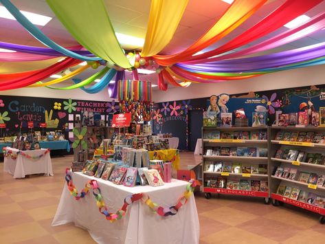 Elementary Book Fair Ideas, Book Fair Spirit Week Ideas, Peace Love Books Book Fair, Scholastic Book Fair Set Up, Reading Land Book Fair, Scholastic Book Fair Games, Book Fair Setup Display Ideas, Book Fair Display Ideas, Book Fair Table Display