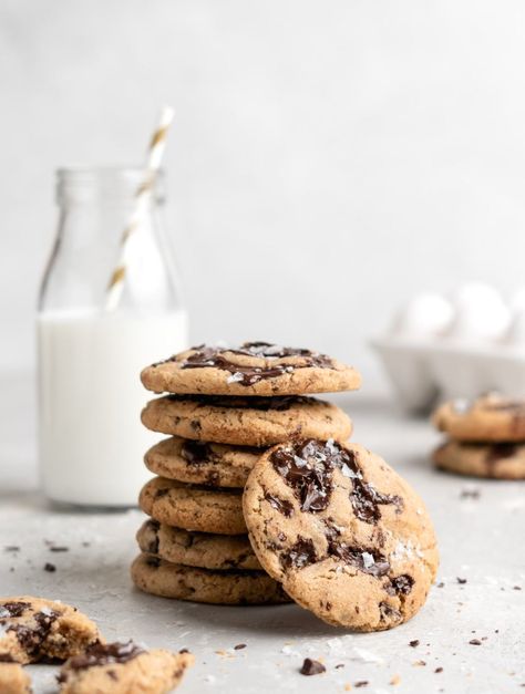 Toffee Milk Chocolate Chip Cookies - Food Duchess Vegan Cookies Recipes Healthy, Sweet Potato Dessert Recipes Easy, Potato Dessert Recipes, Cookies Recipes Healthy, Baking Pics, Sweet Potato Dessert Recipes, Dessert Recipes Healthy, Cookies Photography, Healthy Vegan Cookies