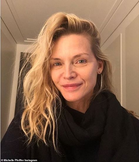 Makeup Free Look, Michelle Pfeiffer Now, Michelle Fifer, Michele Pfeiffer, Ageing Gracefully, French Exit, Celebs Without Makeup, Celebrity Selfies, Makeup Free