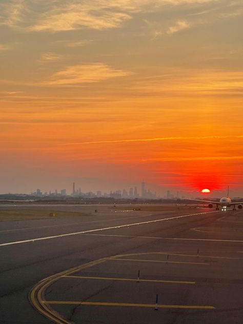 Jfk Airport Aesthetic, Sunset Airport, Jfk Airport New York, New York Airport, Airport Aesthetic, Jfk Airport, City Baby, New York Pictures, New York Life