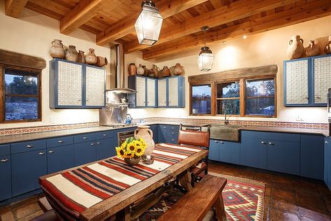 Santa Fe Hacienda by Chandler Prewitt Design | HomeAdore Southwestern Kitchen Ideas, Southwestern Style Kitchen, Southwestern Kitchen Decor, Southwestern Kitchen, Southwest Kitchen, Spanish Style Kitchen, Kitchen Island Tops, Distressed Kitchen, Kitchen Design Gallery