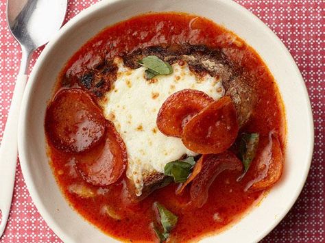 Get Food Network Kitchen's Pepperoni Pizza Soup Recipe from Food Network Pizza Soup Recipe, Pizza Dip Recipes, Italian Feast, Pizza Soup, Homemade Chicken Soup, Turkey Pepperoni, Cheese Toast, Soup And Stew, Winter Soups