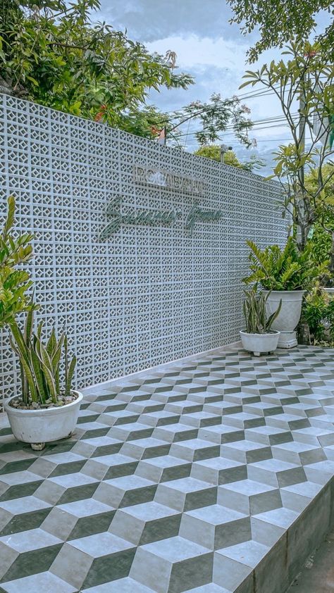 Villa Concept, Ruangan Studio, Rooftop Restaurant Design, Breeze Block Wall, Glam House, Compound Wall Design, Modern Bungalow House, Concept Ideas, Garden Cafe