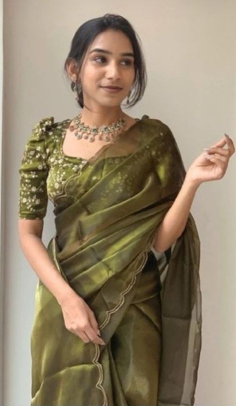 Double Border Blouse Design, Jimichu Saree Blouse Designs, Border Saree Blouse Designs, Blouse Designs For Silk Sarees, Saree Types, Soft Saree, Simple Saree Designs, New Saree Blouse Designs, Latest Model Blouse Designs