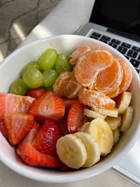 Refreshing After Gym snack After Gym Snack, After Gym Food, Fruit Bowl Aesthetic, Gym Snacks, Healthy Food Inspiration, Healthy Food Dishes, Makanan Diet, Healthy Food Motivation, Healthy Lifestyle Food